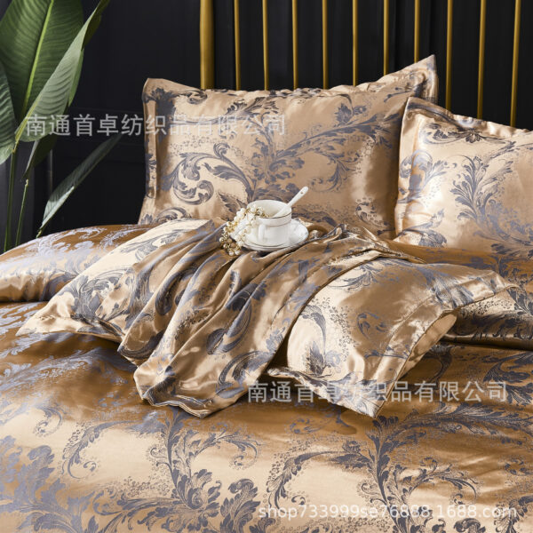 Three-piece bedding set - Image 2